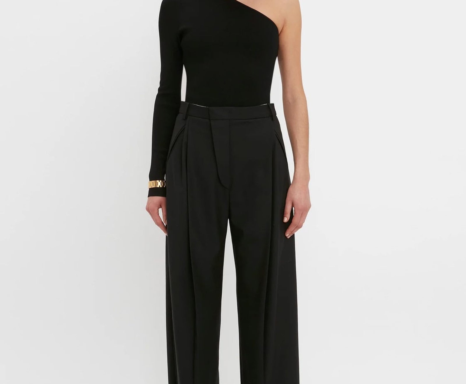 VICTORIA_BECKHAM_VB_BODY_ONE_SHOULDER_TOP_IN_BLACK_1222KTP003534A_BLACK_STYLES_MODEL_6_JPG_A_1500x