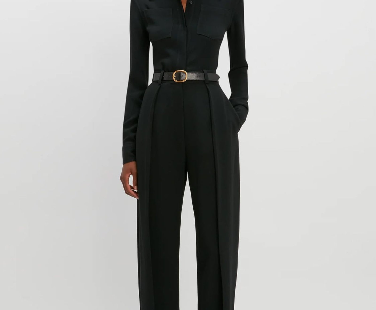 VictoriaBeckham_FittedShirtInBlack_Black_1123WSH004421B_2700_4050_247_WHITE_LR_Front_Model1_JPG_0564611d-e762-4613-873f-10e311309daf_1500x